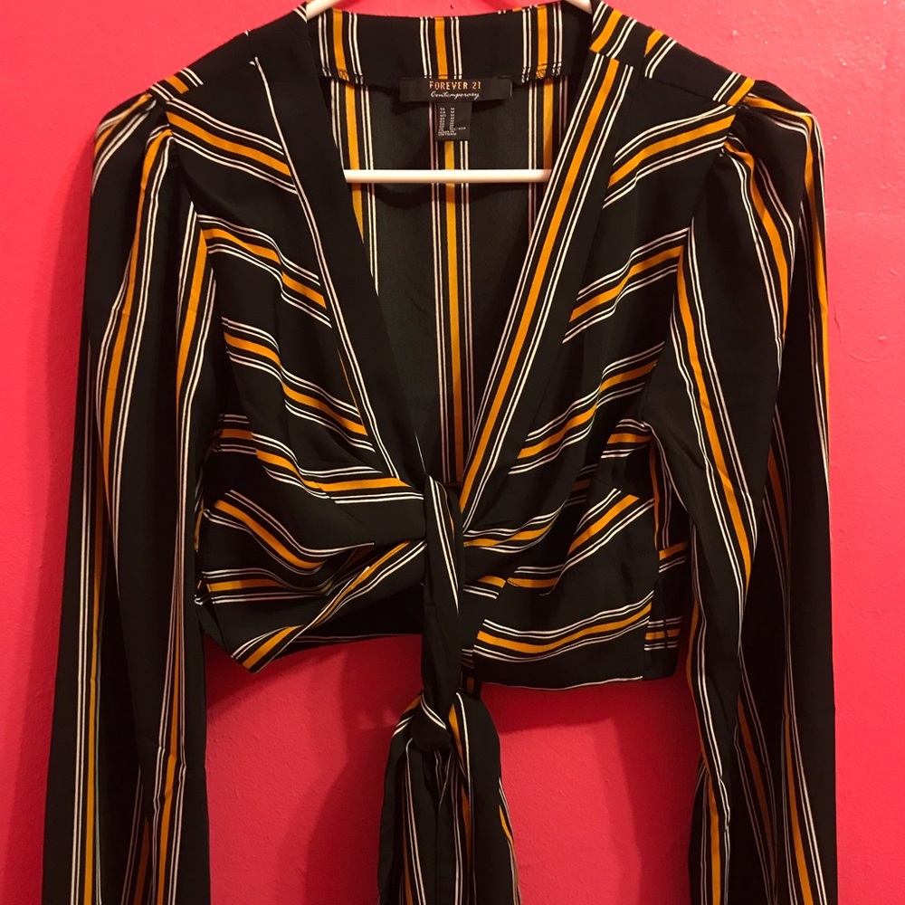 Striped tie around top ✨💛🖤